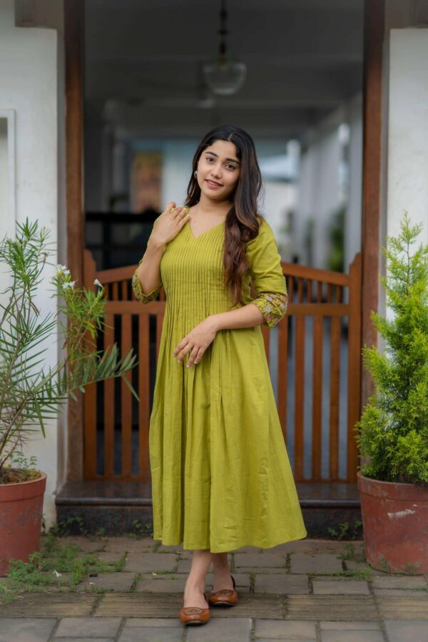 Everyday Glam ? Women?s Embroidered Cotton Kurta Set, Medium (M) - Image 4